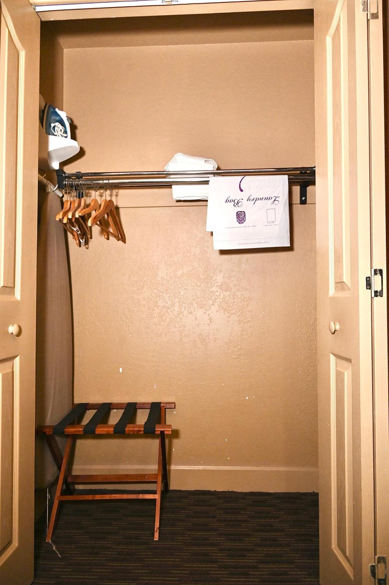 Fortune Inn&Suites Newport Extérieur photo