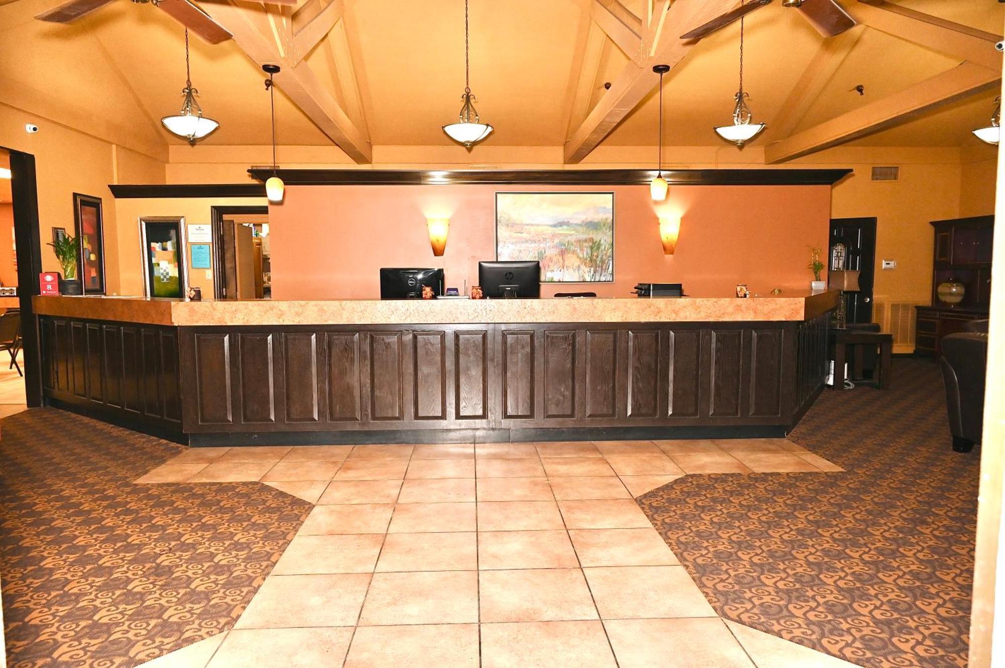Fortune Inn&Suites Newport Extérieur photo